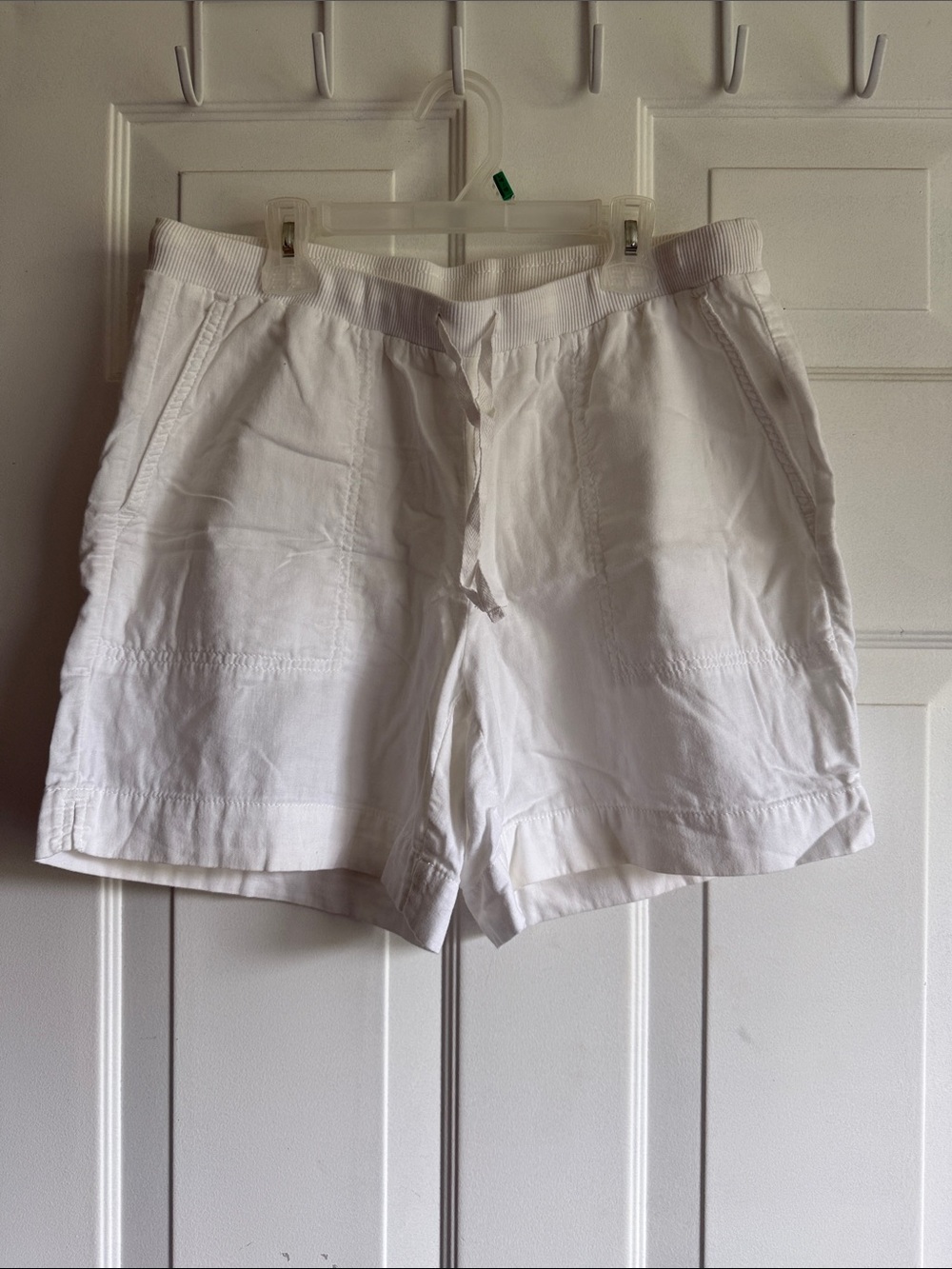 J. Jill White Ribbed Knit Top with Tag Detail